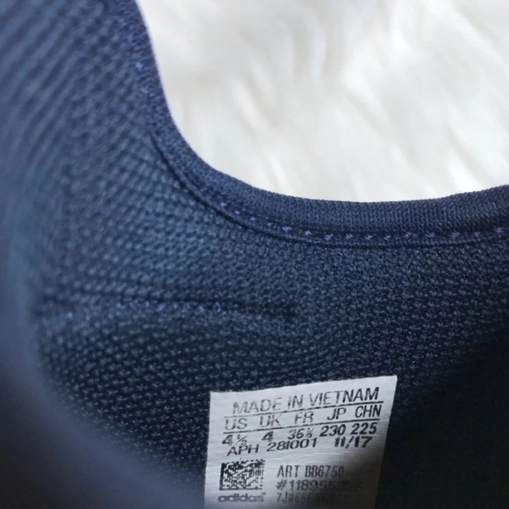 𝅺adidas Originals Tubular Boys Navy Knit Sneakers